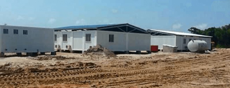 Instalación de módulos habitacionales prefabricados para proyecto de obra civil